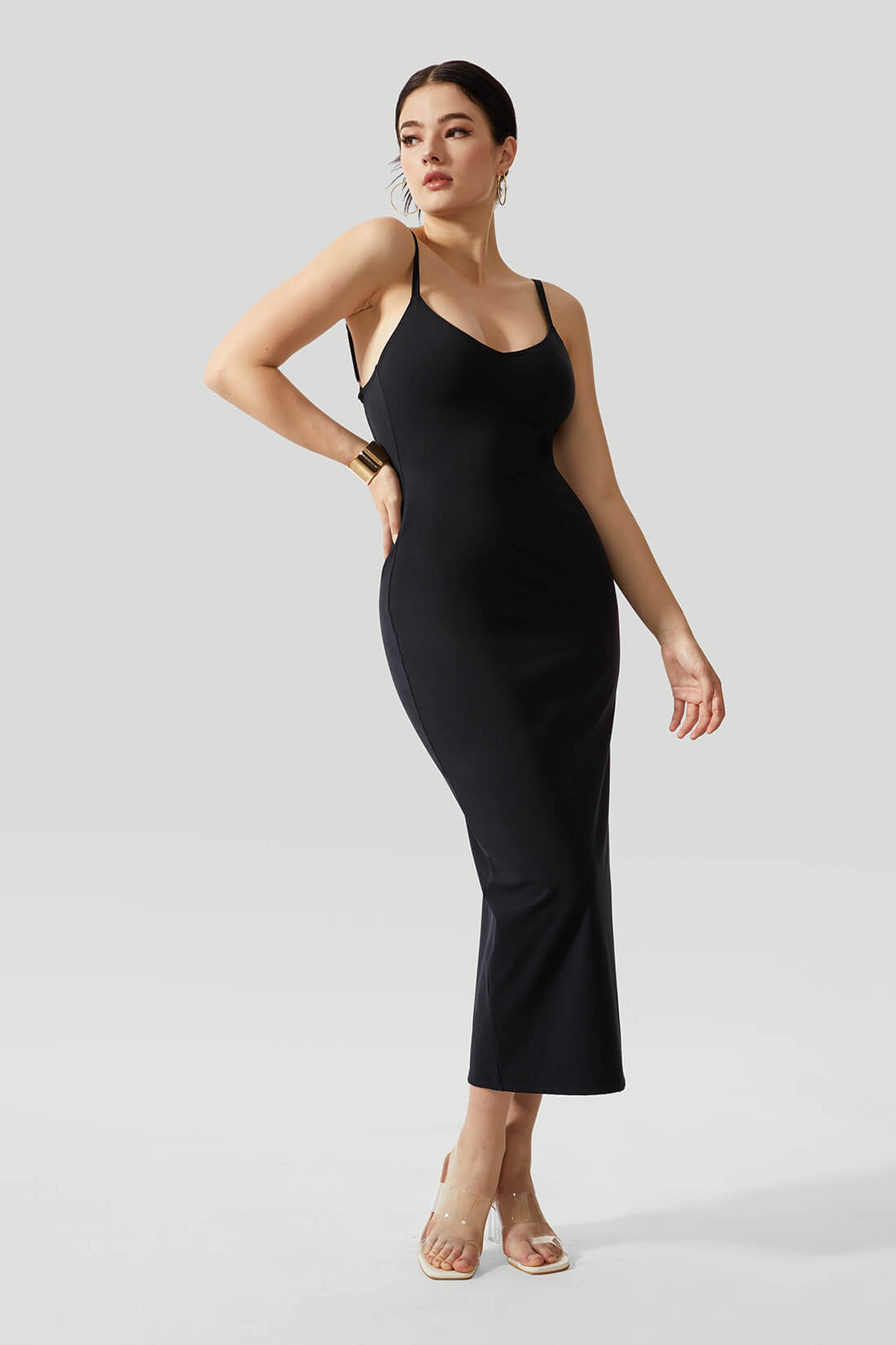 Sexy rugloze jurk met gekruiste bandjes en ingebouwde shapewear