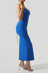 Sexy rugloze jurk met gekruiste bandjes en ingebouwde shapewear