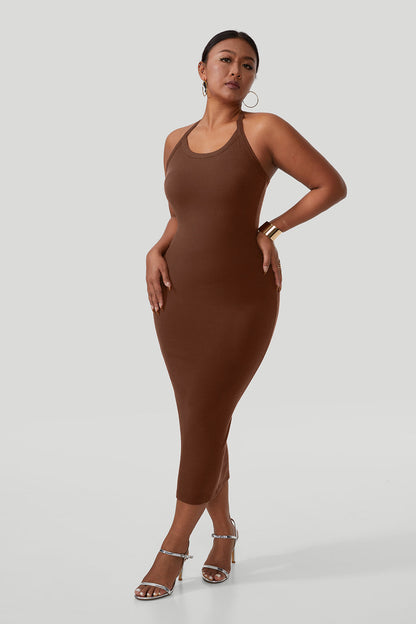 Rugloze jurk met gedrapeerde hals en bandjes, met ingebouwde shapewear