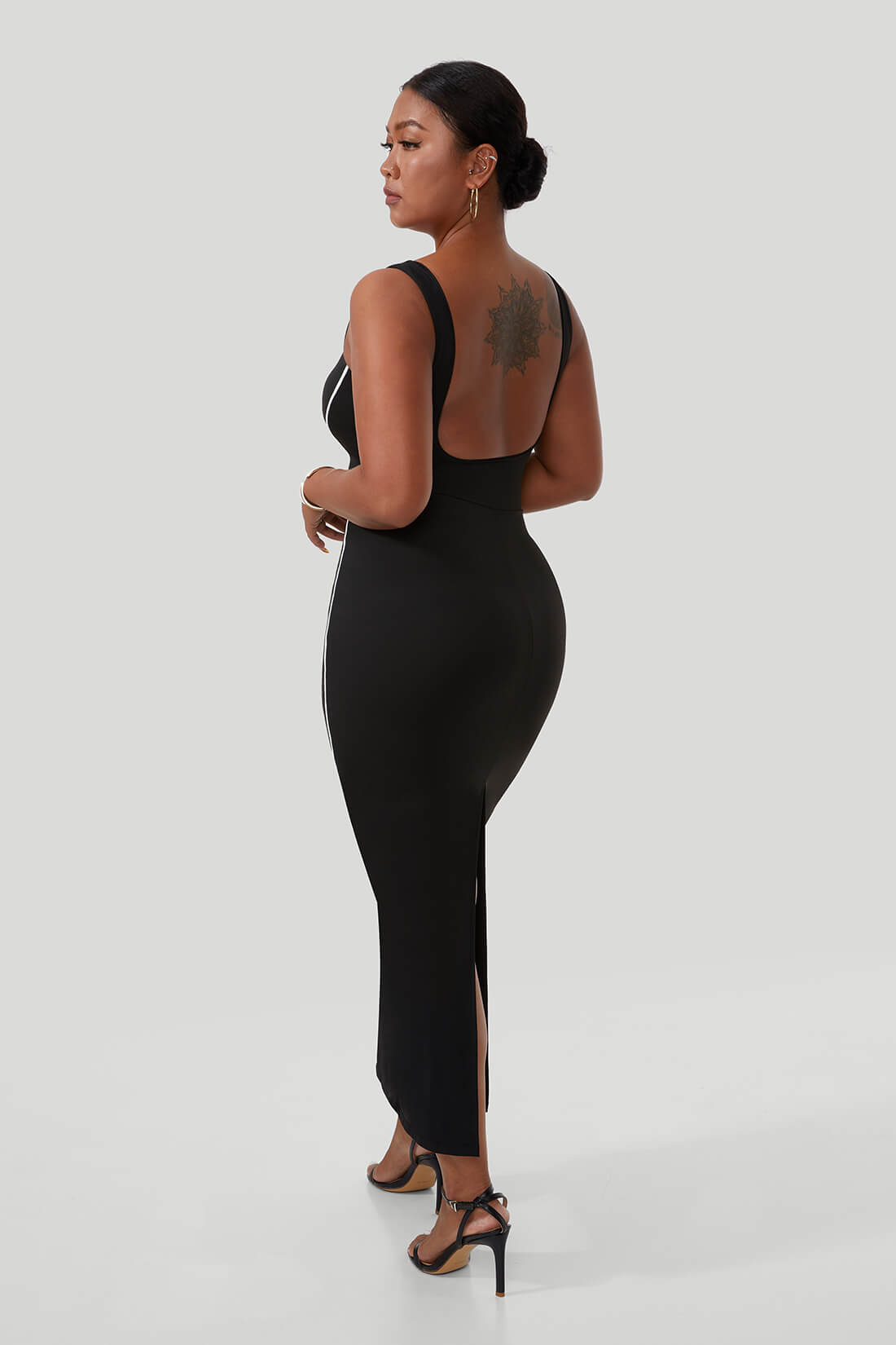 Maxi-jurk met contrasterende kleuren en ingebouwde shapewear
