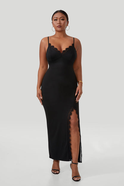 Maxi-jurk van kant met spaghettibandjes en split, met ingebouwde shapewear