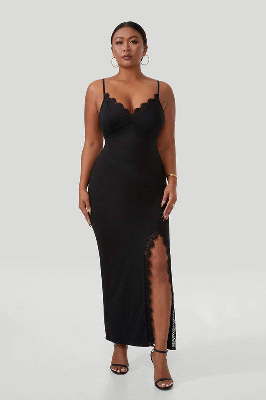 Maxi-jurk met kant, spaghettibandjes en split, met ingebouwde shapewear