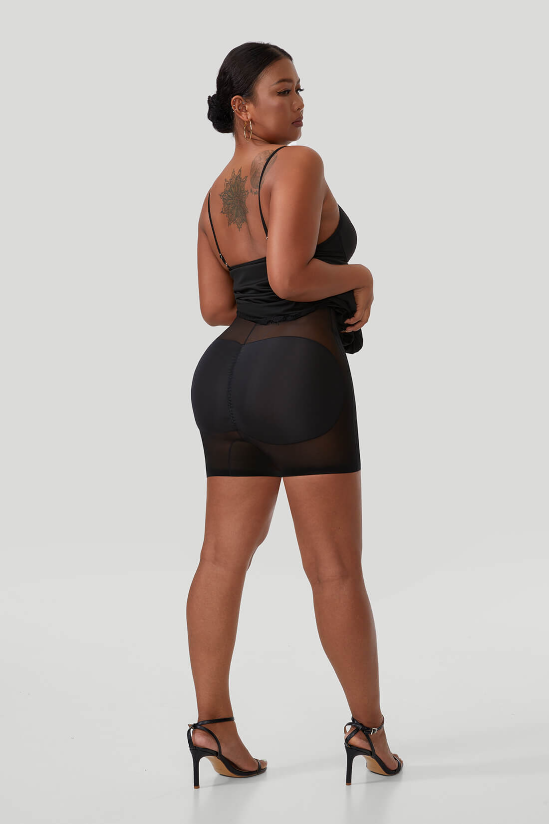 Maxi-jurk van kant met spaghettibandjes en split, met ingebouwde shapewear