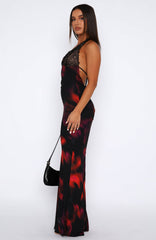 Maxi jurk met bloemen en halternek