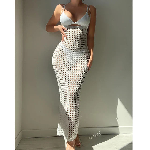 Gebreide strandjurk als cover-up met bandjes