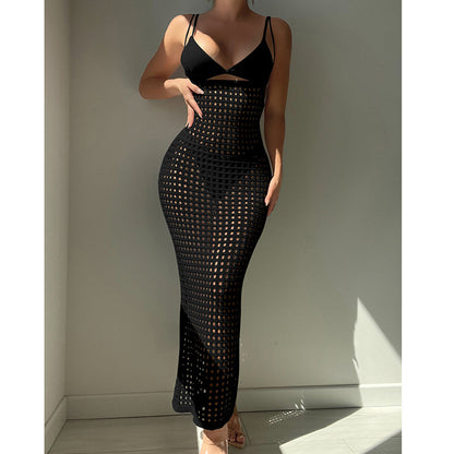 Gebreide strandjurk als cover-up met bandjes