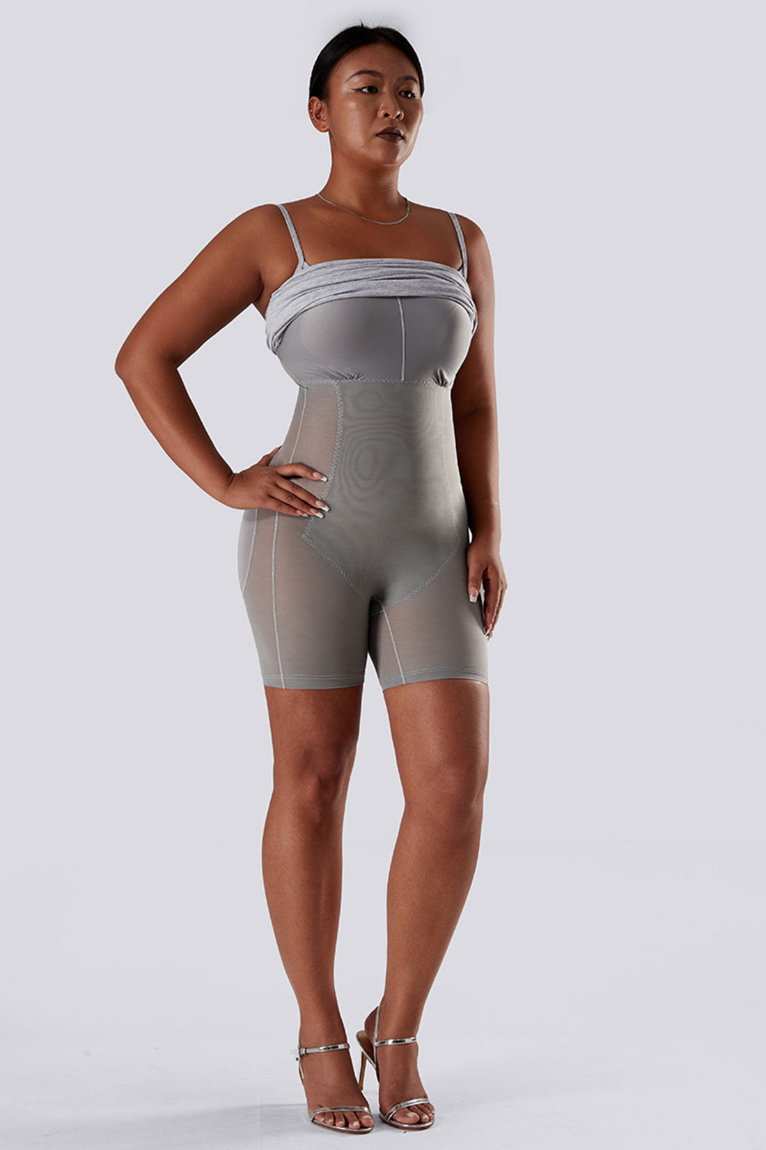 Jurk met spaghettibandjes en ingebouwde shapewear