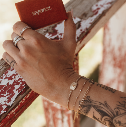 Licevo™ Ultra Mini Riemgesp Armband – Gepersonaliseerde Elegant in Elk Detail