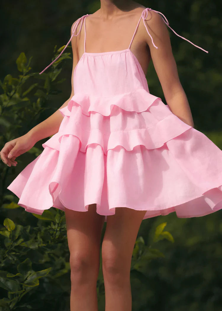 Luchtige schattige mini-jurk