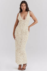 Maxi jurk met bloemenapplicatie en open rug