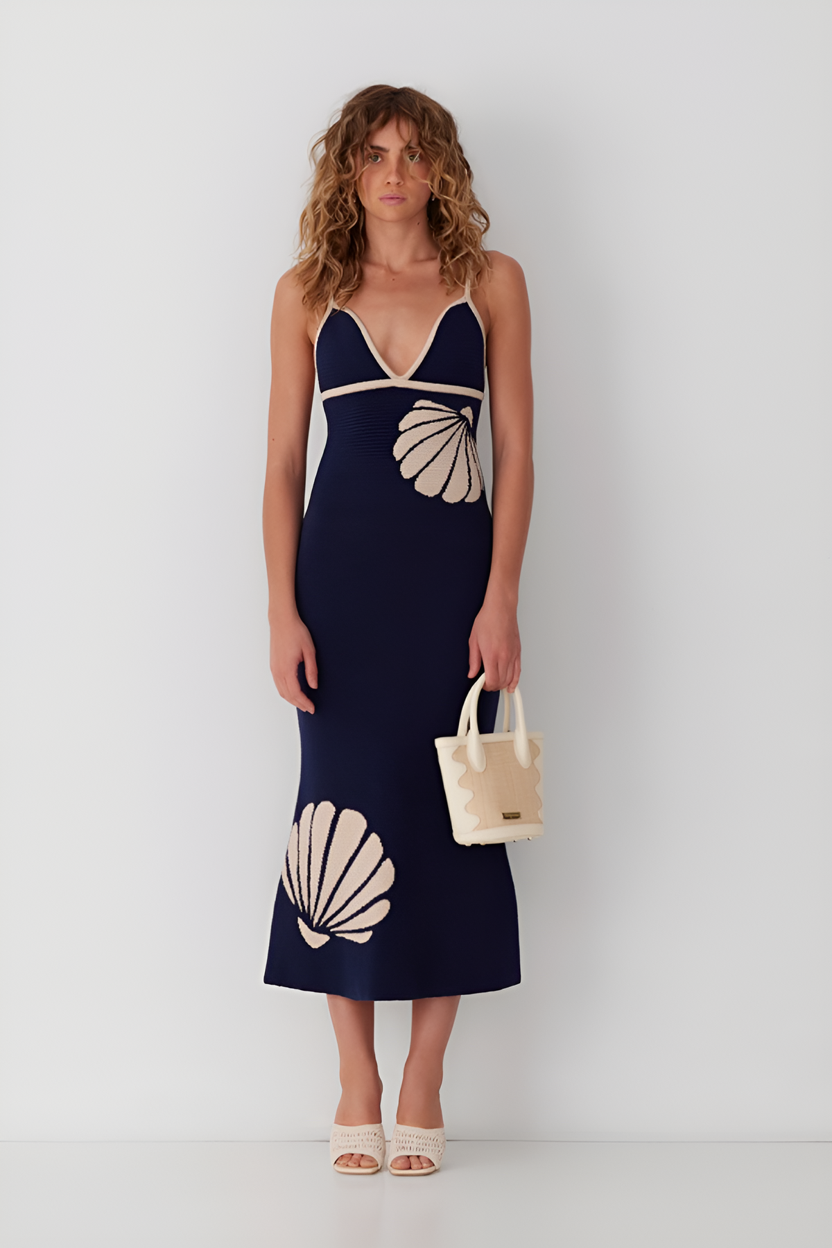 Elegante maxijurk met schelpendetail