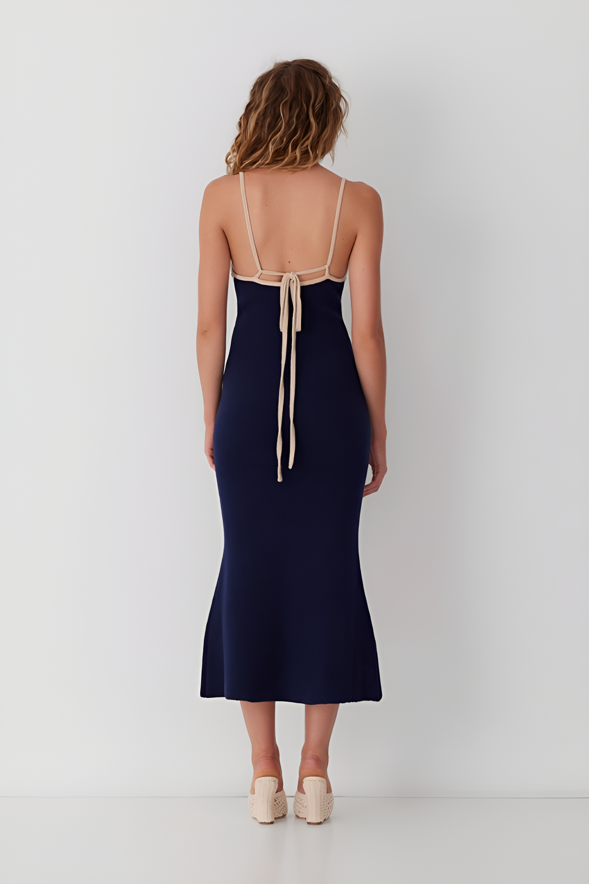Elegante maxijurk met schelpendetail