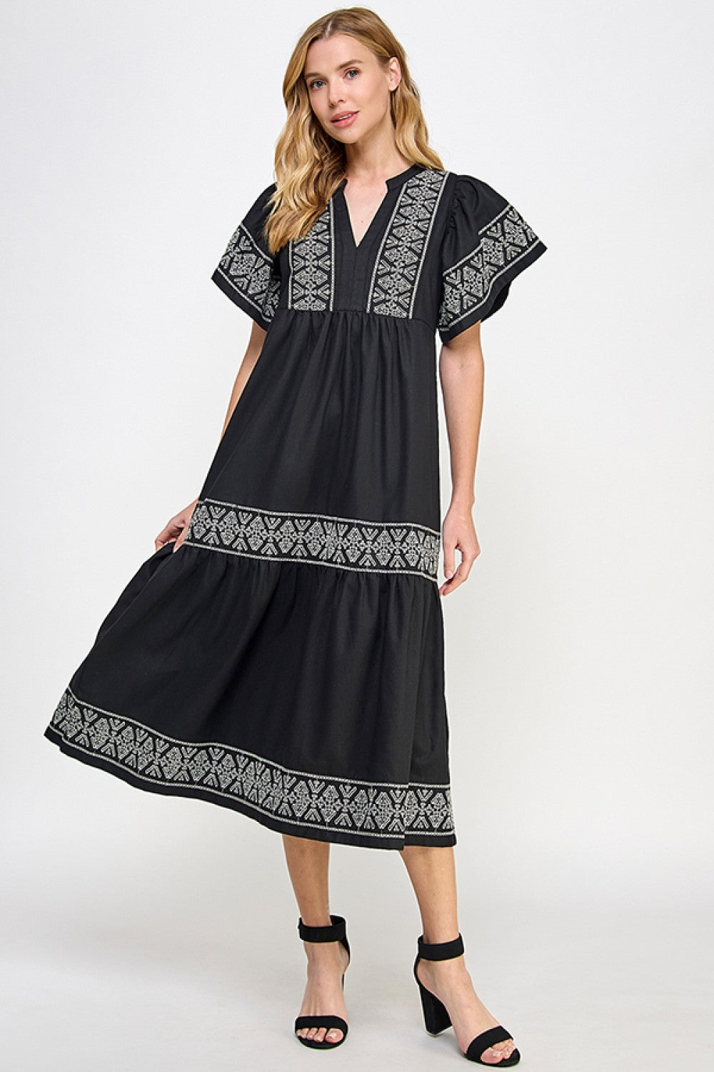 Elegante zwarte linnenjurk met borduursel