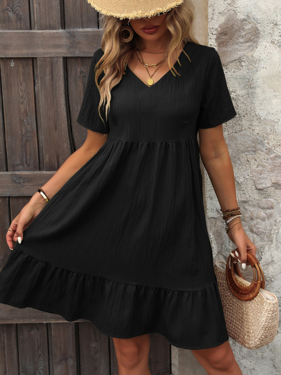 Elegante zomermini-jurk met V-hals