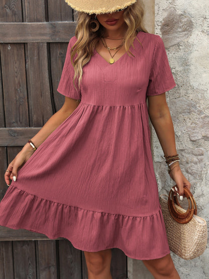 Elegante zomermini-jurk met V-hals